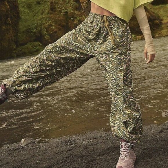 Free People Pants - FREE PEOPLE MOVEMENT zephyr printed joggers pants Sz XS NEW